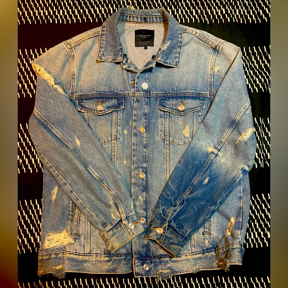 Zara oversized jean jacket. Size medium. Perfect condition.